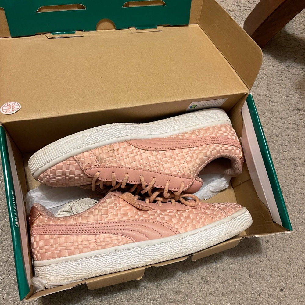 Women’s Blush Picnic Basket Pumas